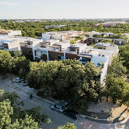 Beautiful 3 Bdr, 3 Ba Modern Condo Minutes From Beach